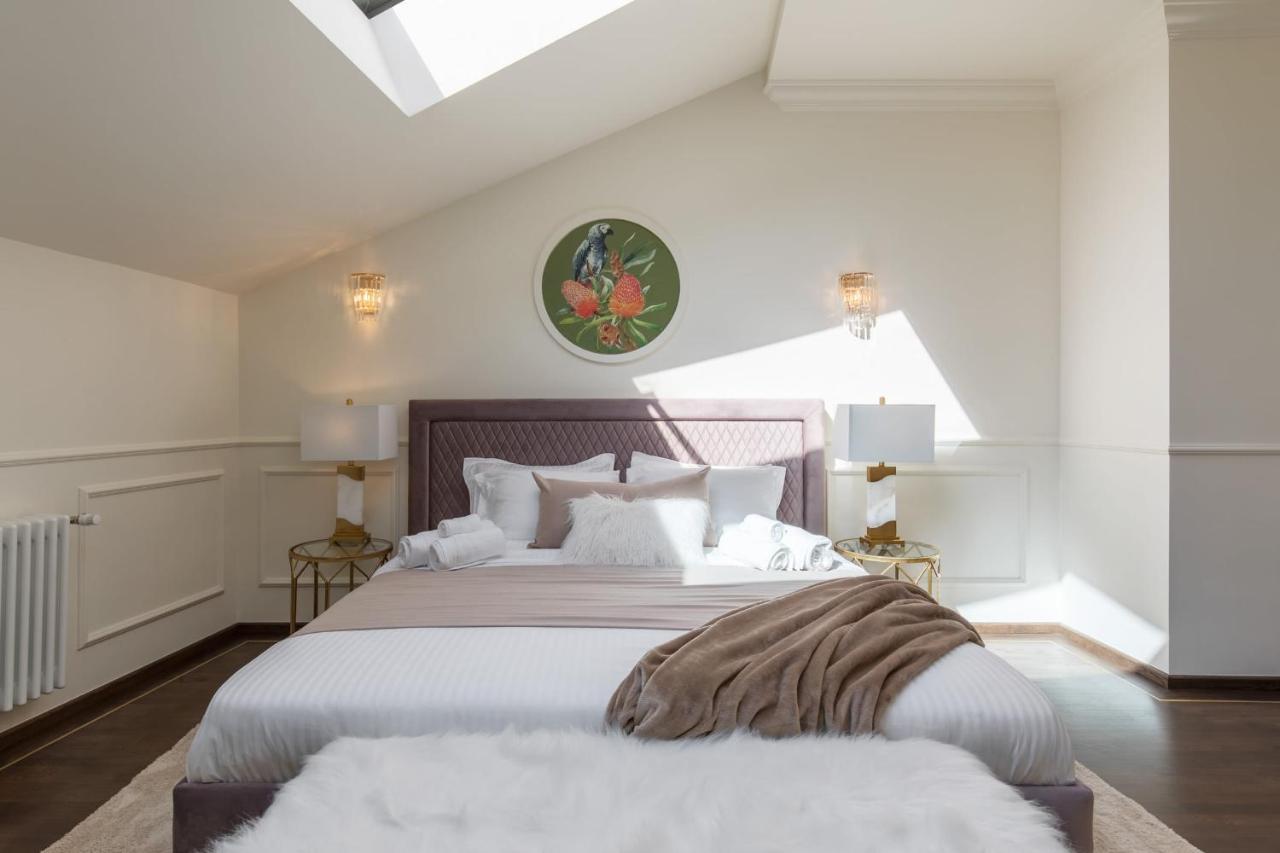 אורחן Holt Old Town Luxury 2*